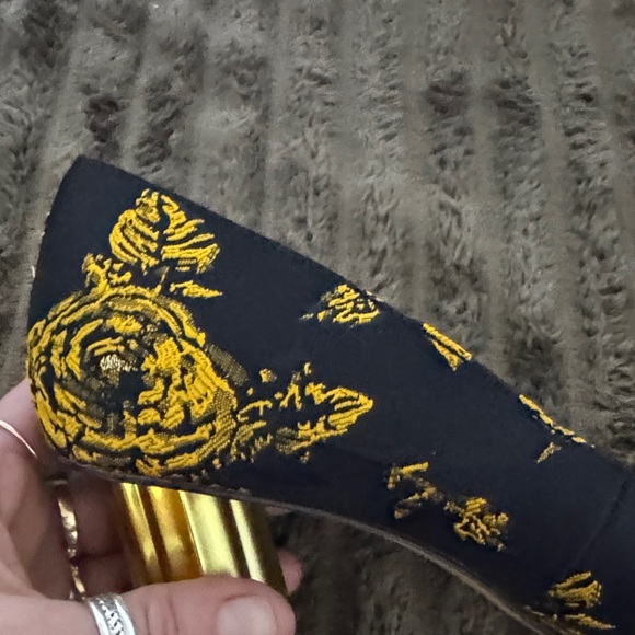 Katy Perry Collections Black and Gold Floral Heels (T5) - Picture 6 of 7